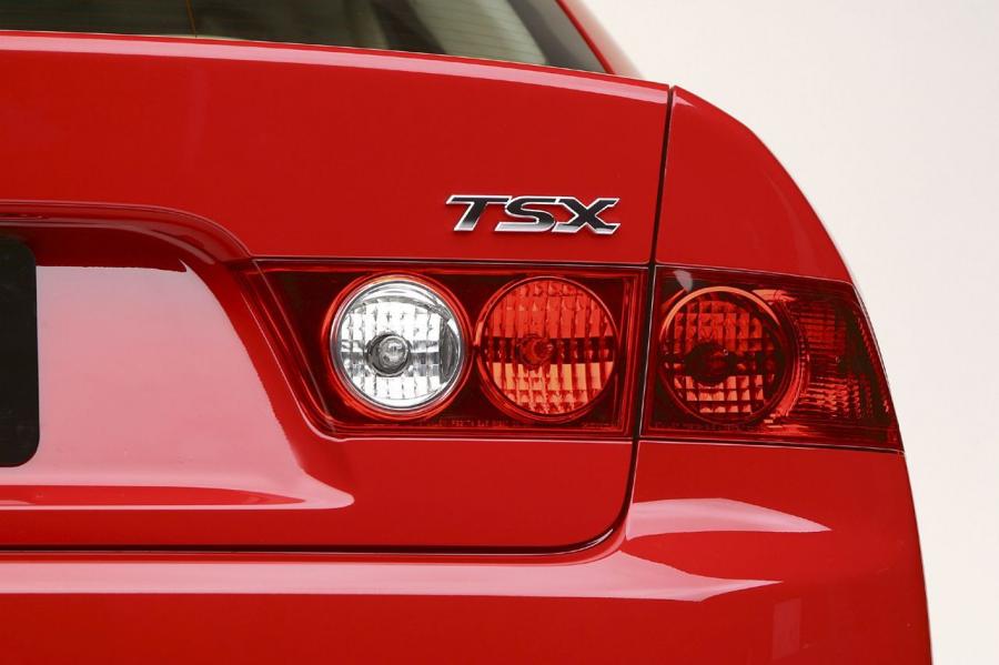 Детали экстерьера Acura TSX 2003 года  (фото 7 из 24)
